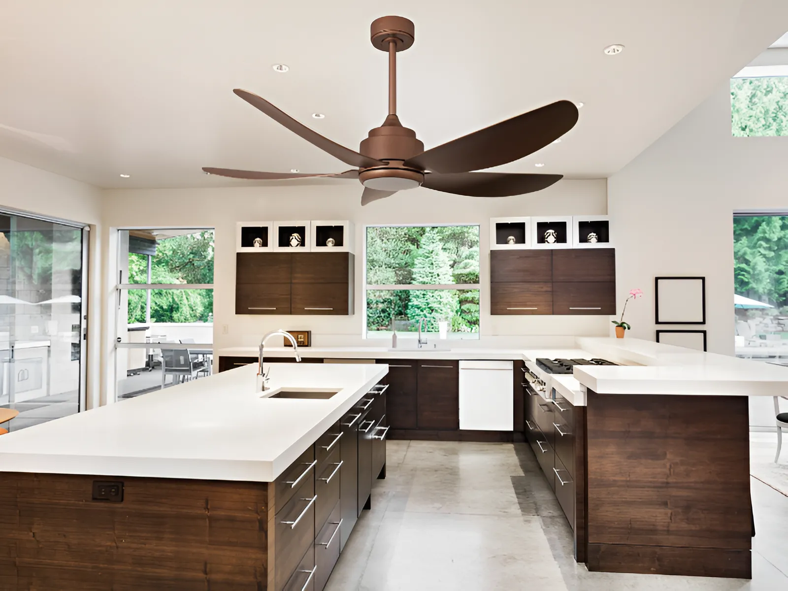 Quạt trần FY568 phù hợp không gian bếp.